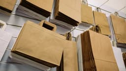 Torby papierowe bez nadruku: niezliczone możliwości zastosowania